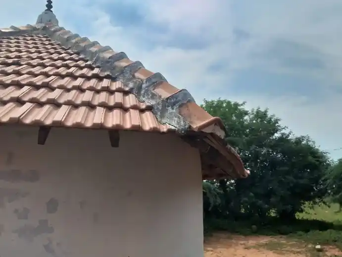 Arulmigu Vellaiyammal Malaikovil Temple, Poolampatty - 639002 அருள்மிகு வெள்ளையம்மாள் மாலைக்கோயில், பூலாம்பட்டி, கடவூர், கரூர். கோயில், Poolampatty - 639002, Karur - Ancient Temple Architecture and History Image 4