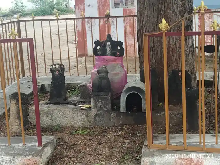 Arulmigu Vellaiyammal Ooranikarai Vinayagar Temple, Thazhampadi - 621305 Arulmigu Vellaiyammal Ooranikarai vinayagar Temple, Thazhampadi - 621305, Thiruchirappalli - Ancient Temple Architecture and History Image 4