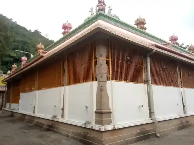 Arulmigu Velliangiriandavar Temple, Velliangiri Malai, Poondi - 641114 அருள்மிகு வெள்ளியங்கிரி ஆண்டவர் திருக்கோயில், வெள்ளிங்கிரி மலை செம்மேடு அஞ்சல், பூண்டி - 641114, Coimbatore - Ancient Temple Architecture and History Image 2