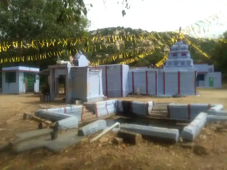 Arulmigu Velloothu Perumal Temple, Arasiramani Bit.1 - 636308 அருள்மிகு வெள்ளுற்று பெருமாள் திருக்கோயில், Arasiramani Bit.1 - 636308, Salem - Ancient Temple Architecture and History Image 3