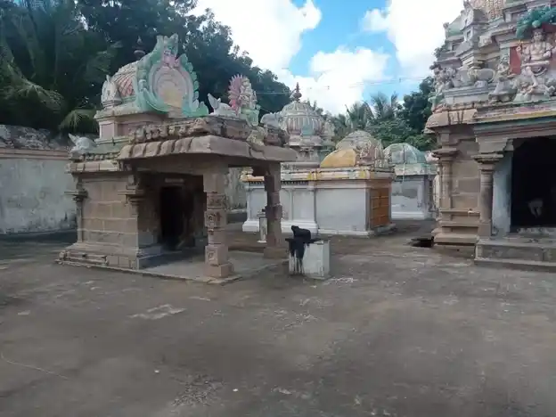 Arulmigu Velvidainathar Temple, Thiukkurugavur - 609104 Temple