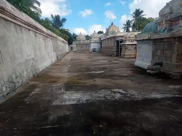 Arulmigu Velvidainathar Temple, Thiukkurugavur - 609104 அருள்மிகு வெள்விடைநாதர் திருக்கோயில், திருக்குருகாவூர் - 609104, Mayiladuthurai - Ancient Temple Architecture and History Image 2