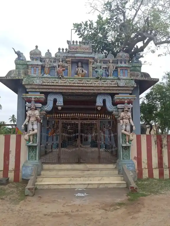 Arulmigu Vemapadai Iyyanar Temple, Melaperumalai - 614703 அருள்மிகு வேம்புடைய அய்யனார் திருக்கோயில், Melaperumalai - 614703, Thiruvarur - Ancient Temple Architecture and History Image 4