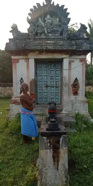 Arulmigu Vembu Ayyanarattached With Mariyamman Temple, Vadathalaikulam - 608704