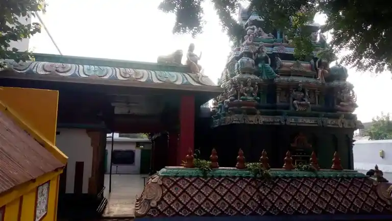 Arulmigu Vembuli Amman Temple, Nearby Rocky Theatre, Tiruvallur - 602001 அருள்மிகு வேம்புலியம்மன் திருக்கோயில், ராக்கி திரையரங்கம் அருகில், திருவள்ளூர் - 602001, Tiruvallur - Ancient Temple Architecture and History Image 2