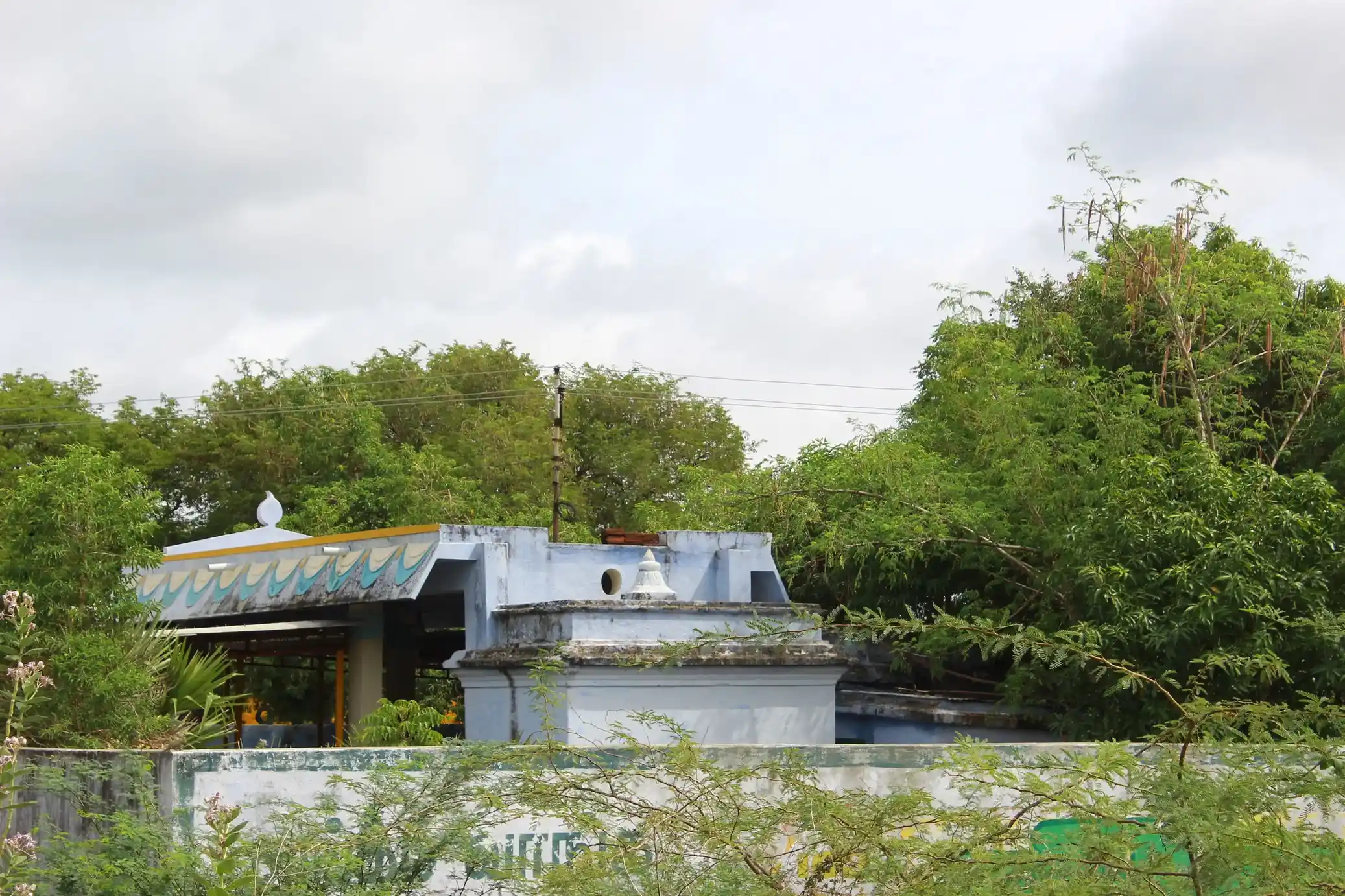 Arulmigu Vengalamudaiyar Sastha Temple, Street End, Karaieruppu - 627357 அருள்மிகு வெங்கலமுடையார் சாஸ்தா திருக்கோயில், தெருவின் முடிவில், கரையிருப்பு - 627357, Tirunelveli - Ancient Temple Architecture and History Image 4
