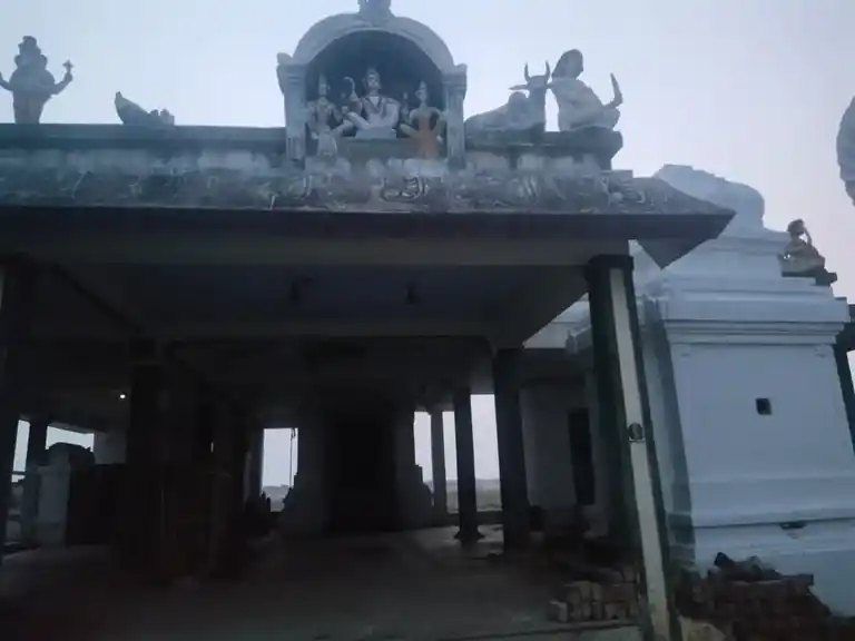 Arulmigu Vengatathi Ayyanar Temple, Karaiyur - 630211 Arulmigu Vengatathi Ayyanar Temple, Karaiyur - 630211, Sivagangai - Ancient Temple Architecture and History Image 4