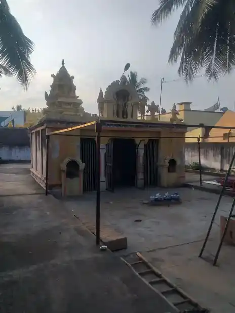 Arulmigu Vengatesa Perumal Temple, Girisamuthiram - 635751 அருள்மிகு வெங்கடேசப்பெருமாள் திருக்கோயில், கிரிசமுத்திரம் - 635751, Vellore - Ancient Temple Architecture and History Image 4