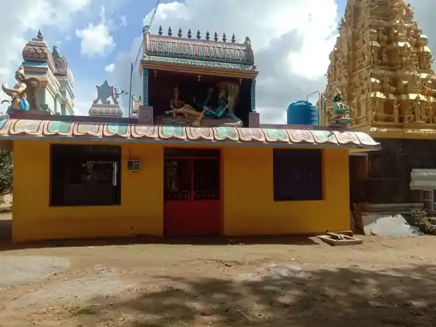 Arulmigu Vengatesa Perumal Temple, Jalagambarai - 635751 அருள்மிகு வெங்கடேசப்பெருமாள் திருக்கோயில், ஜலகாம்பாறை - 635751, Thirupathur - Ancient Temple Architecture and History Image 3