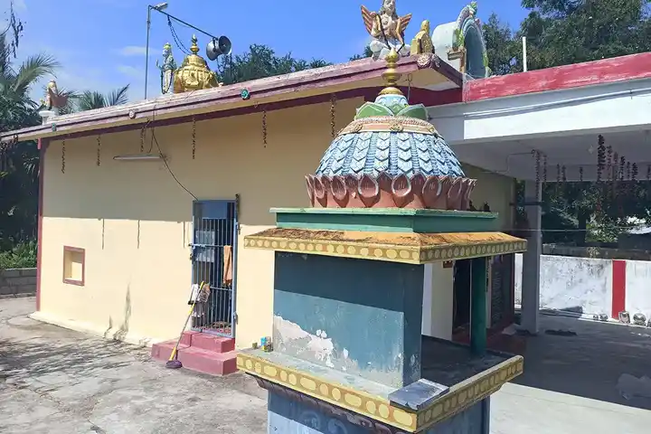 Arulmigu Vengatesa Perumal Temple, Kalur Rajapalayam - 632004 அருள்மிகு வெங்கடேசப்பெருமாள் திருக்கோயில், கல்லூர்ராஜபாளையம் - 632004, Vellore - Ancient Temple Architecture and History Image 2