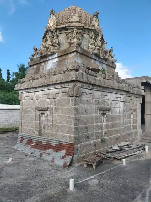 Arulmigu Vengopala Swamy Temple, Vadapaalai - 604204 அருள்மிகு வேணுகோபாலசுவாமி திருக்கோயில், Vadapaalai - 604204, Viluppuram - Ancient Temple Architecture and History Image 3
