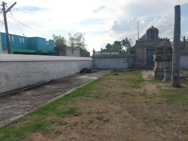 Arulmigu Vengopala Swamy Temple, Vadapaalai - 604204 அருள்மிகு வேணுகோபாலசுவாமி திருக்கோயில், Vadapaalai - 604204, Viluppuram - Ancient Temple Architecture and History Image 4