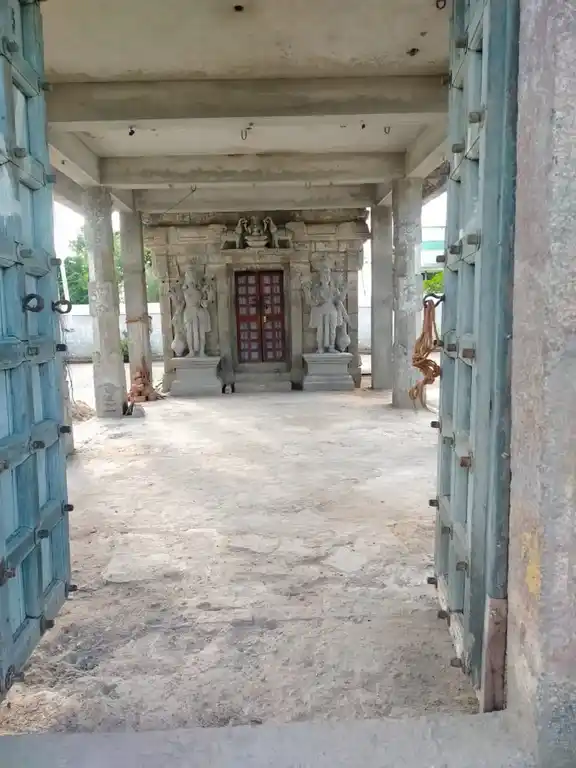 Arulmigu Vengopala Swamy Temple, Vadapaalai - 604204 அருள்மிகு வேணுகோபாலசுவாமி திருக்கோயில், Vadapaalai - 604204, Viluppuram - Ancient Temple Architecture and History Image 5