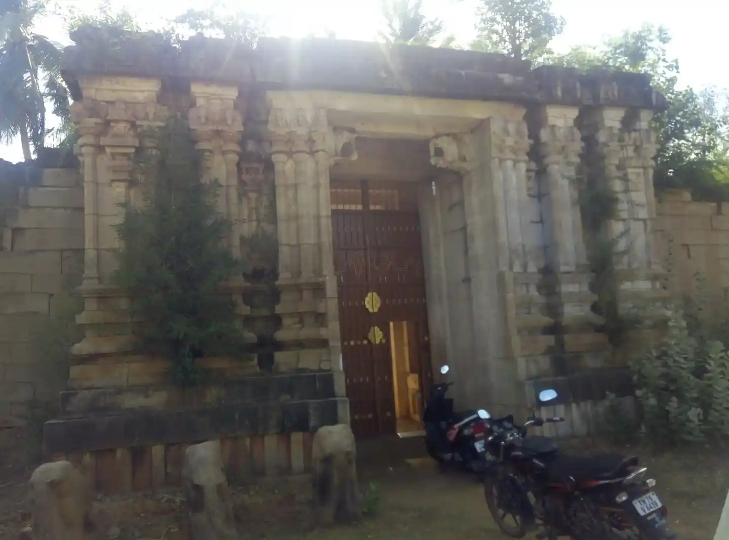 Arulmigu Venkatachalapathy Temple, Pallakkal - 627413 Arulmigu Venkatachalapathy Temple, Pallakkal - 627413, Tirunelveli - Ancient Temple Architecture and History Image 8