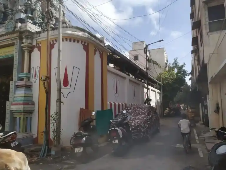 Arulmigu Venkatesa Perumal Temple, Mandaveli, Chennai - 600028 அருள்மிகு வெங்கடேச பெருமாள் திருக்கோயில், மந்தைவெளி, சென்னை - 600028, Chennai - Ancient Temple Architecture and History Image 3