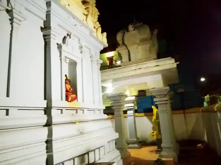 Arulmigu Venkatesa Perumal Temple, Mannurpet, Chennai - 600050 அருள்மிகு வெங்கடேச பெருமாள் திருக்கோயில், மன்னூர்பேட்டை, சென்னை - 600050, Chennai - Ancient Temple Architecture and History Image 4