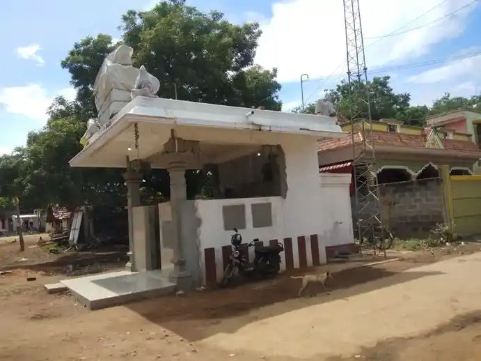 Arulmigu Venkatesaperumal Temple, Inside The Village, Valasaivettikadu - 602001 அருள்மிகு வெங்கடேசப்பெருமாள் திருக்கோயில், Inside The Village, Valasaivettikadu - 602001, Tiruvallur - Ancient Temple Architecture and History Image 2