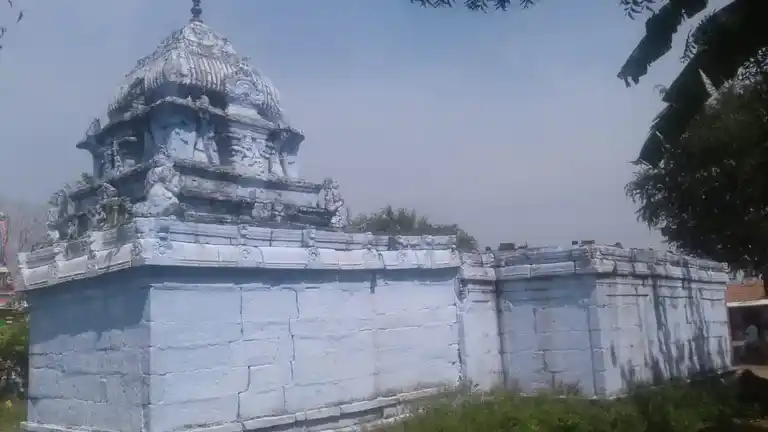 Arulmigu Venkatesaperumal Temple, Irupali - 637102