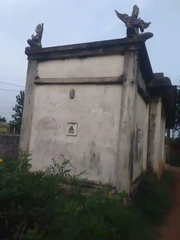 Arulmigu Venkatesaperumal Temple, Perumal Koil Street, Bommatchikulam - 601201 அருள்மிகு வெங்கடோசபெருமாள் திருக்கோயில், Perumal Koil Street, Bommatchikulam - 601201, Tiruvallur - Ancient Temple Architecture and History Image 2
