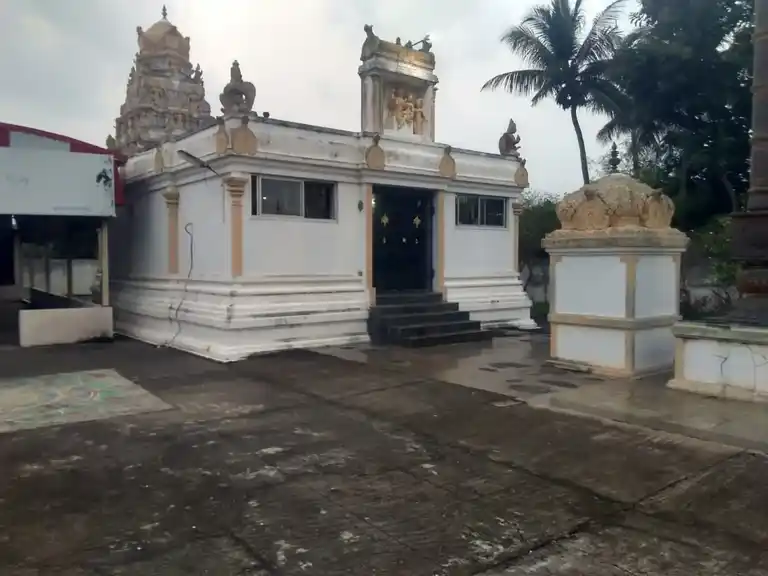 Arulmigu Venkatesaperumal Temple, Perumal Temple Street, Eguvarpalayam - 601201 அருள்மிகு வெங்கடேசப்பெருமாள் திருக்கோயில், Perumal Temple Street, Eguvarpalayam - 601201, Tiruvallur - Ancient Temple Architecture and History Image 4