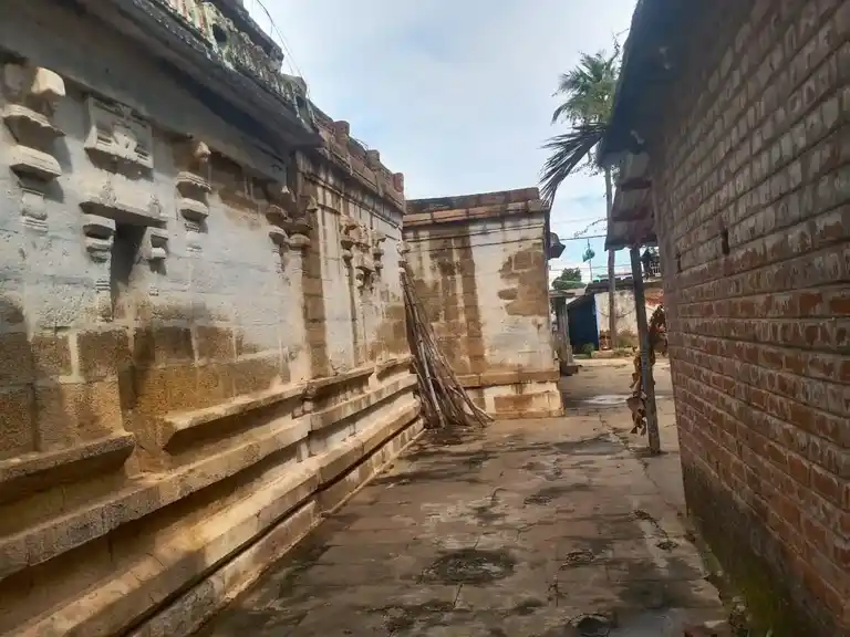 Arulmigu Venkatramana Perumal Temple, Kattuputhur, Kattuputhur - 621207 அருள்மிகு வெங்கட்ரமணபெருமாள் திருக்கோயில், Kattuputhur, காட்டுப்புத்தூர் - 621207, Thiruchirappalli - Ancient Temple Architecture and History Image 10