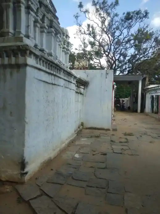 Arulmigu Venkatramana Swamy Temple, Kannampalli, Kanakamutulu - 635002 அருள்மிகு வெங்கட்ரமண சுவாமி திருக்கோயில், கன்னம்பள்ளி, கனகமுட்லு - 635002, Krishnagiri - Ancient Temple Architecture and History Image 2