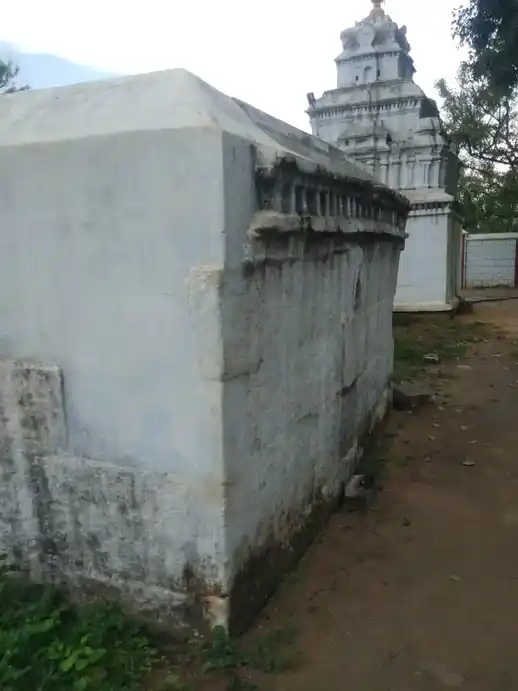 Arulmigu Venkatramana Swamy Temple, Kannampalli, Kanakamutulu - 635002 அருள்மிகு வெங்கட்ரமண சுவாமி திருக்கோயில், கன்னம்பள்ளி, கனகமுட்லு - 635002, Krishnagiri - Ancient Temple Architecture and History Image 5
