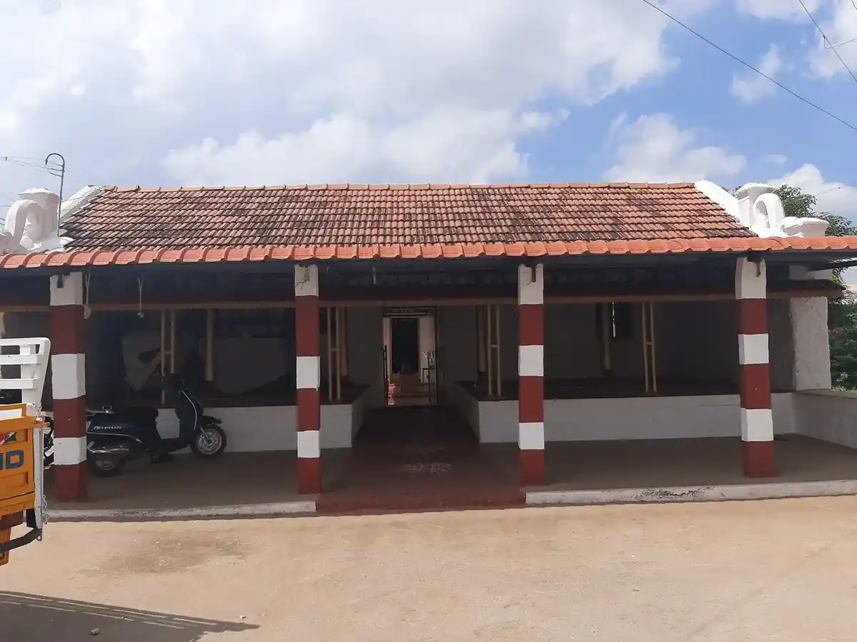 Arulmigu Venugobala Swamy Temple, Karavazhimadhapoor - 641668 அருள்மிகு வேணுகோபாலசாமி திருக்கோயில், Karavazhimadhapoor - 641668, Coimbatore - Ancient Temple Architecture and History Image 2