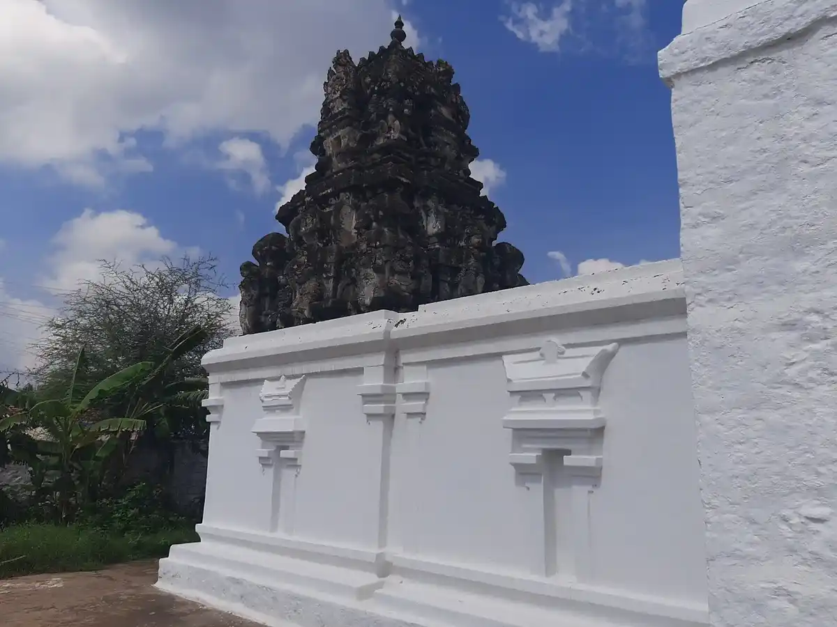 Arulmigu Venugobala Swamy Temple, Karavazhimadhapoor - 641668 அருள்மிகு வேணுகோபாலசாமி திருக்கோயில், Karavazhimadhapoor - 641668, Coimbatore - Ancient Temple Architecture and History Image 3