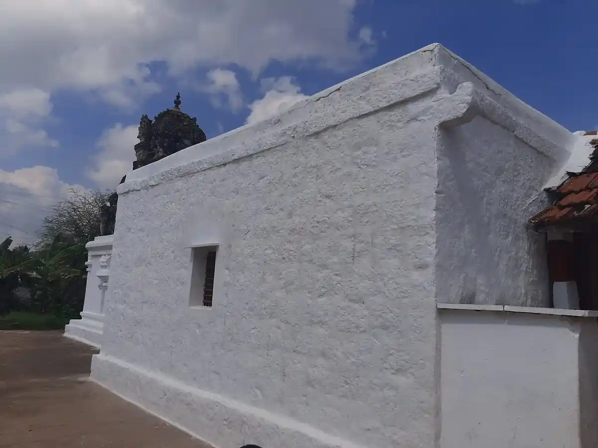 Arulmigu Venugobala Swamy Temple, Karavazhimadhapoor - 641668 அருள்மிகு வேணுகோபாலசாமி திருக்கோயில், Karavazhimadhapoor - 641668, Coimbatore - Ancient Temple Architecture and History Image 4