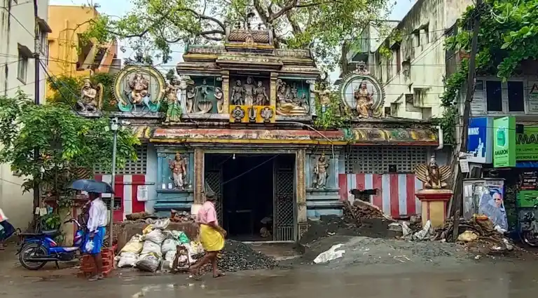 Arulmigu Venugopal Swamy Temple, Choolaimedu, Chennai - 600094 அருள்மிகு வேணுகோபாலசாமி திருக்கோயில், சூளைமேடு, சென்னை - 600094, Chennai - Ancient Temple Architecture and History Image 6