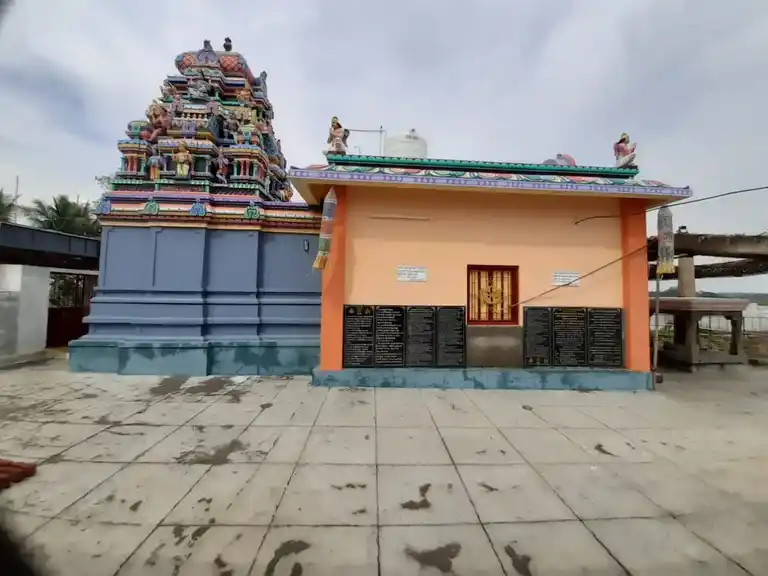 Arulmigu Venugopala Krishna Anjaneyar Temple, South, Dharapuram - 638656 அருள்மிகு வேணுகோபாலகிருஷ்ண ஆஞ்சநேயசாமி திருக்கோயில், South, Dharapuram - 638656, Tiruppur - Ancient Temple Architecture and History Image 3