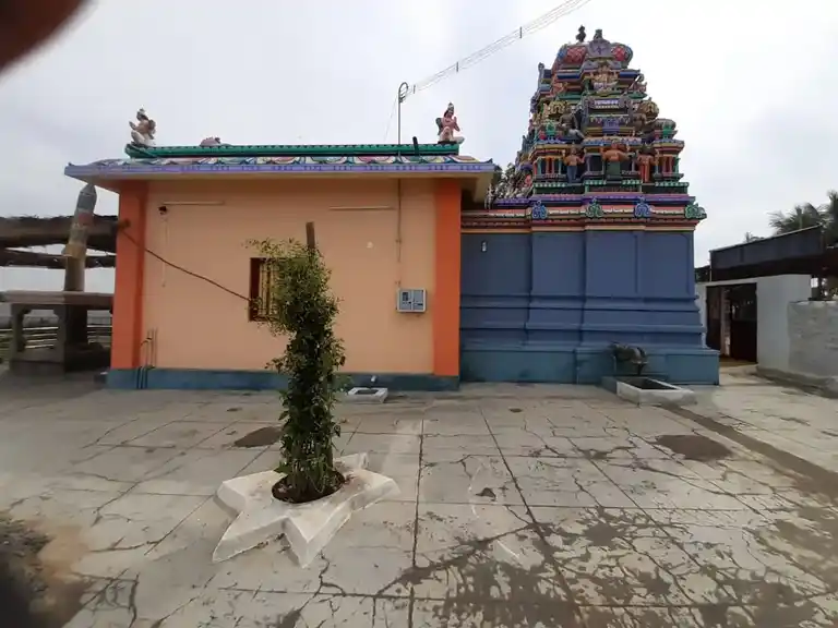 Arulmigu Venugopala Krishna Anjaneyar Temple, South, Dharapuram - 638656 அருள்மிகு வேணுகோபாலகிருஷ்ண ஆஞ்சநேயசாமி திருக்கோயில், South, Dharapuram - 638656, Tiruppur - Ancient Temple Architecture and History Image 4