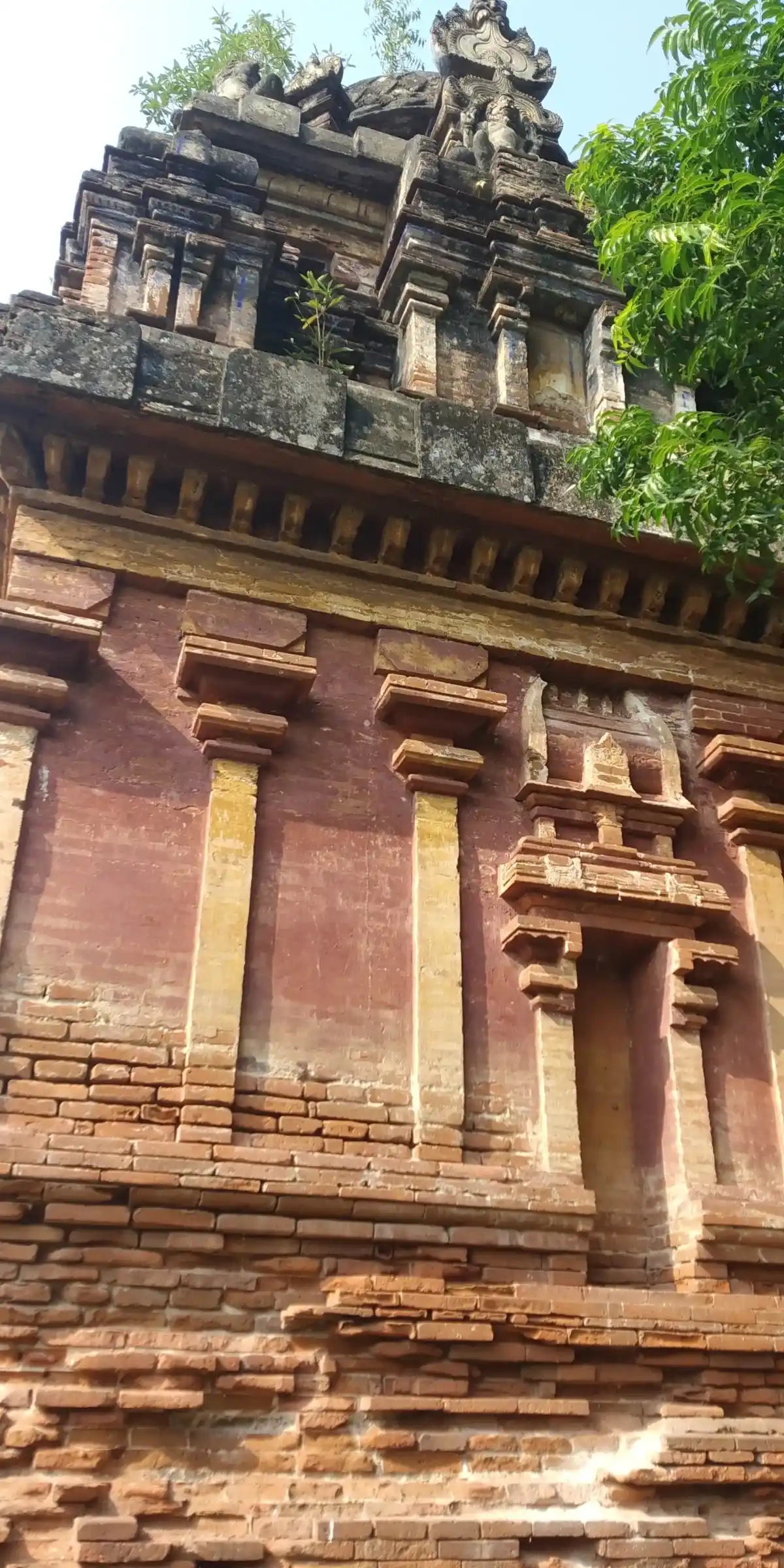 Arulmigu Venugopala Swamy Temple, Puliyancheri - 612302 Arulmigu Venugopala Swamy Temple, Puliyancheri - 612302, Thanjavur - Ancient Temple Architecture and History Image 4