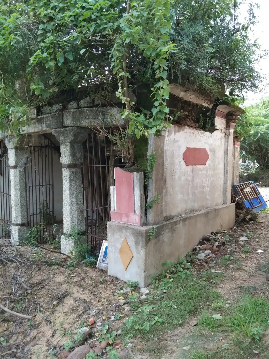 Arulmigu Venugopalasamy Temple, Inside The Village, Veeraragavapuram - 631209 அருள்மிகு வேணுகோபாலசுவாமி திருக்கோயில், Inside The Village, Veeraragavapuram - 631209, Tiruvallur - Ancient Temple Architecture and History Image 4