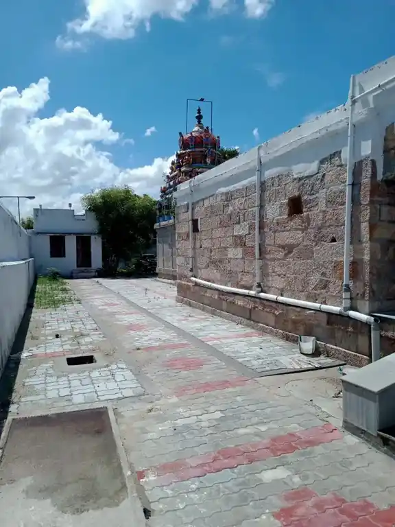 Arulmigu Venugopalasamy Temple, Kuraiyur, Kuraiyur - 625701 அருள்மிகு வேணுகோபாலசாமி திருக்கோவில், குராயூர், குராயூர் - 625701, Madurai - Ancient Temple Architecture and History Image 2