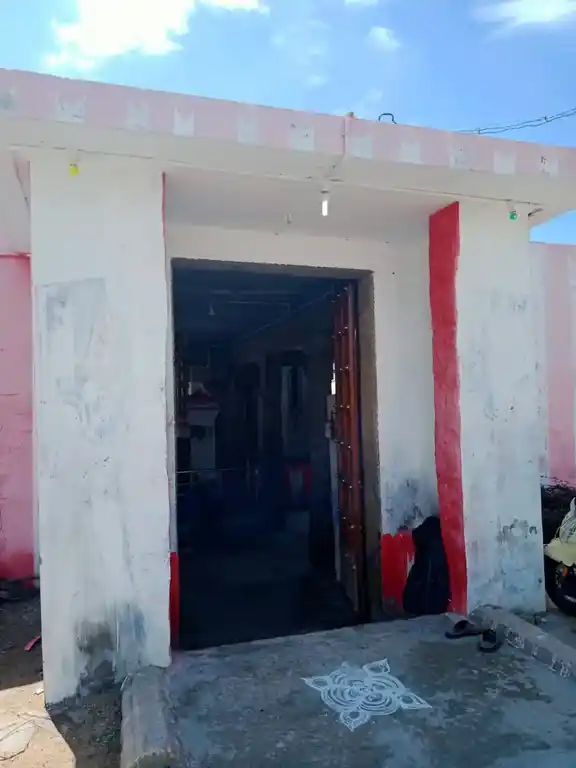 Arulmigu Venugopalasamy Temple, Kuraiyur, Kuraiyur - 625701 அருள்மிகு வேணுகோபாலசாமி திருக்கோவில், குராயூர், குராயூர் - 625701, Madurai - Ancient Temple Architecture and History Image 3