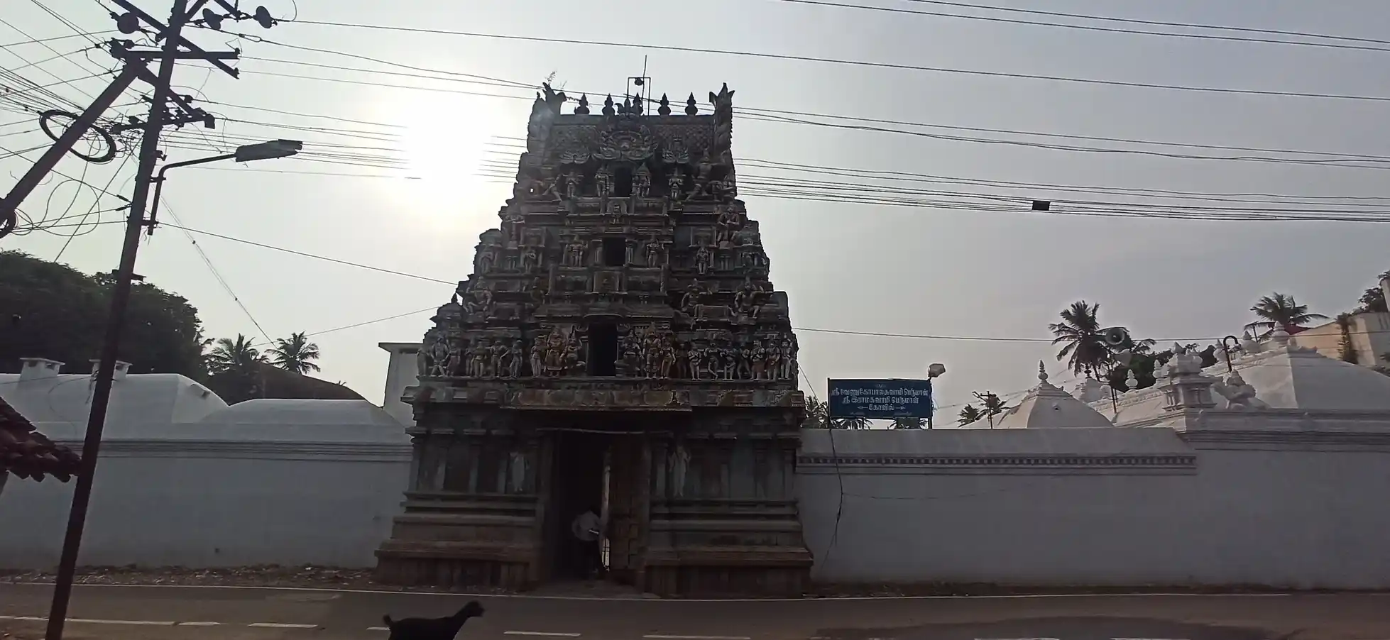 Arulmigu Venugopalaswamy And Ramasamy Perumal Temple, Madapauram - 610109 அருள்மிகு வேனுகோபாலசுவாமி மற்றும் ராமசாமி பெருமாள் திருக்கோயில், Madapauram - 610109, Thiruvarur - Ancient Temple Architecture and History Image 2