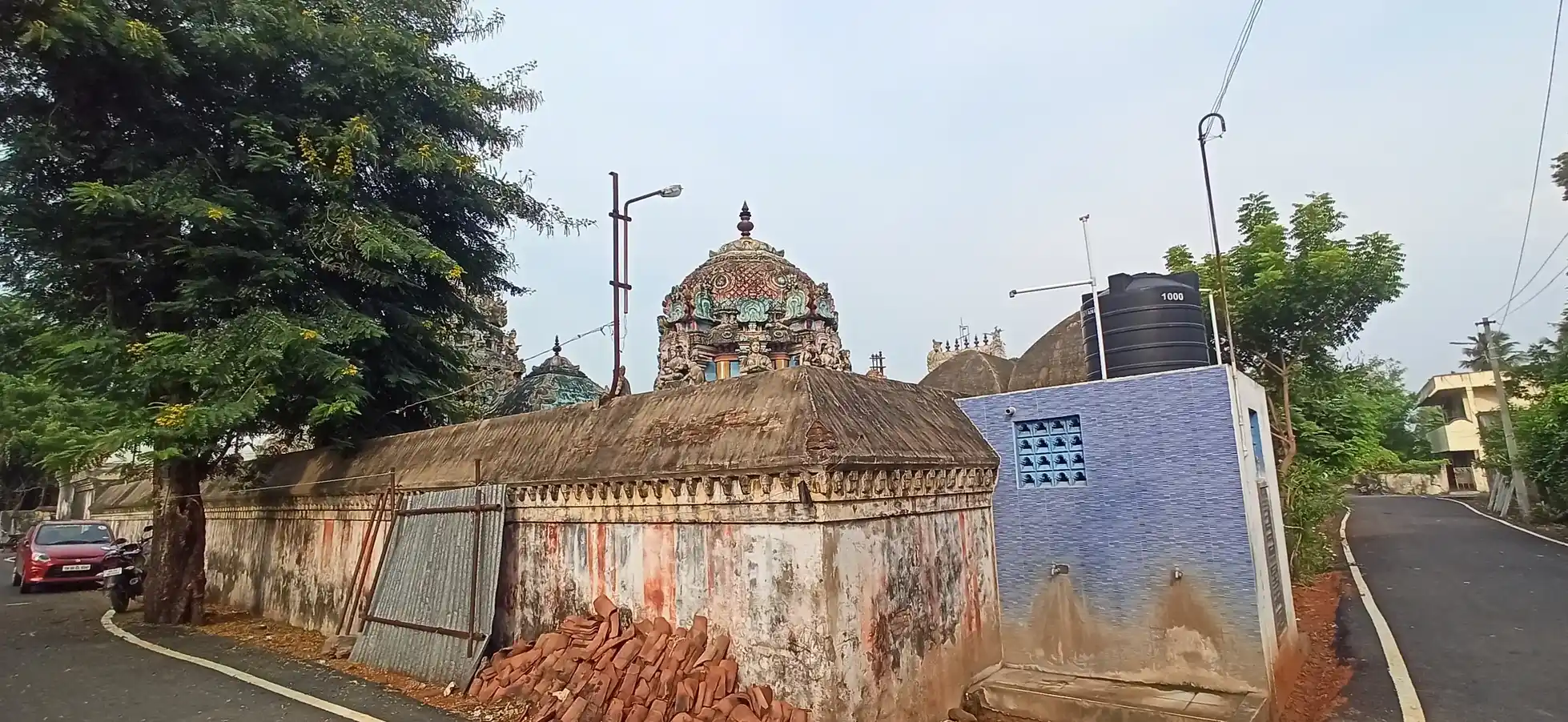 Arulmigu Venugopalaswamy And Ramasamy Perumal Temple, Madapauram - 610109 அருள்மிகு வேனுகோபாலசுவாமி மற்றும் ராமசாமி பெருமாள் திருக்கோயில், Madapauram - 610109, Thiruvarur - Ancient Temple Architecture and History Image 3