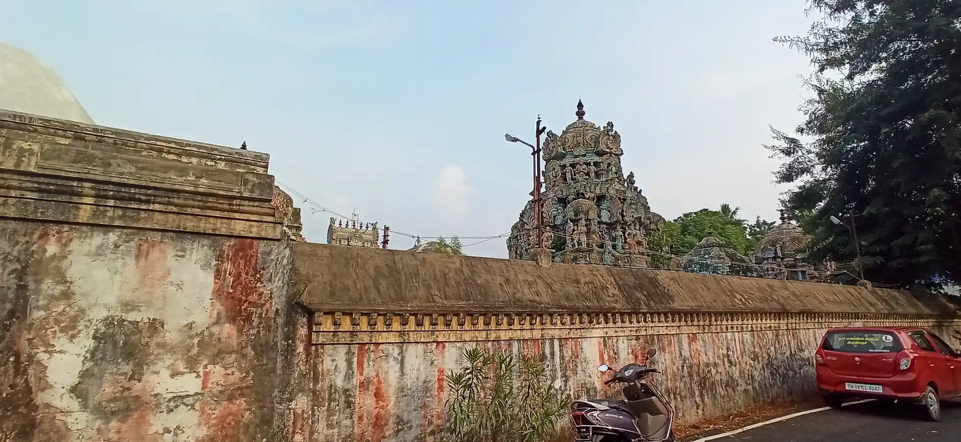 Arulmigu Venugopalaswamy And Ramasamy Perumal Temple, Madapauram - 610109 அருள்மிகு வேனுகோபாலசுவாமி மற்றும் ராமசாமி பெருமாள் திருக்கோயில், Madapauram - 610109, Thiruvarur - Ancient Temple Architecture and History Image 4