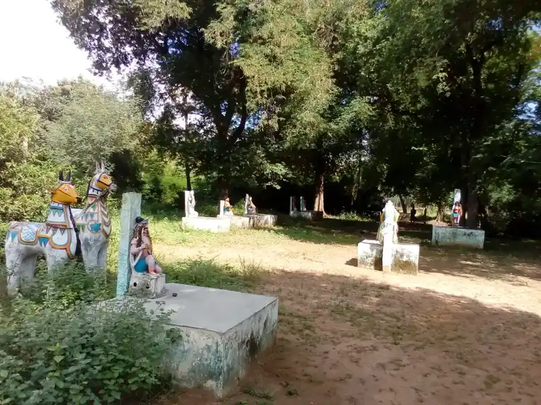 Arulmigu Veppadiyan Karuppar Ayyanar Vagaiyara Temple, Merpanaikaadu - 614624