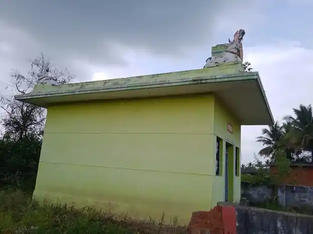 Arulmigu Verapatraswamy Temple, Jakkasamudram - 635111 அருள்மிகு வீரபத்திரசாமி திருக்கோயில், Jakkasamudram - 635111, Dharmapuri - Ancient Temple Architecture and History Image 2