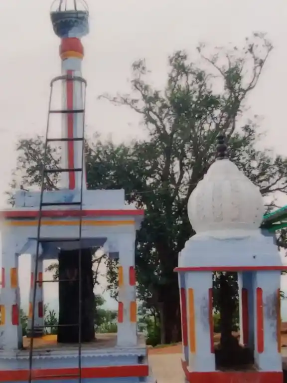 Arulmigu Vetrayaperumal Temple, Choragaimalai, Guttappatti - 636453 அருள்மிகு வேட்ராயபெருமாள் திருக்கோயில், Choragaimalai, Guttappatti - 636453, Salem - Ancient Temple Architecture and History Image 2