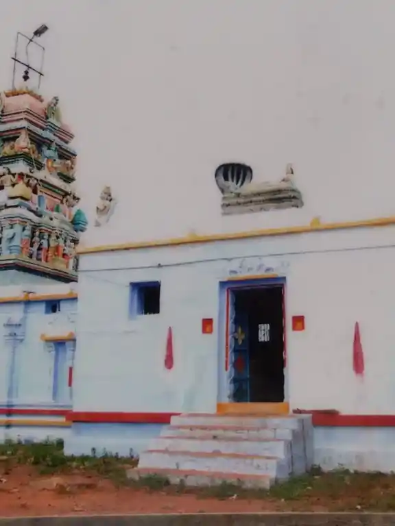 Arulmigu Vetrayaperumal Temple, Choragaimalai, Guttappatti - 636453 அருள்மிகு வேட்ராயபெருமாள் திருக்கோயில், Choragaimalai, Guttappatti - 636453, Salem - Ancient Temple Architecture and History Image 3