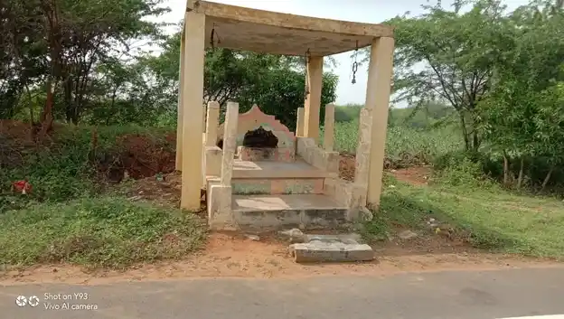 Arulmigu Vettai Ayyanar Temple, Kadampakulam - 630561 அருள்மிகு. கண்ணுடைய அய்யனார் திருக்கோயில், Kadampakulam - 630561, Sivagangai - Ancient Temple Architecture and History Image 2