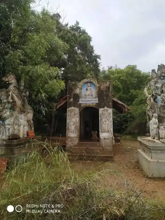 Arulmigu Vettai Ayyanar Temple, Karunkalpatti - 630561 அருள்மிகு. வேட்டை அழகிய அய்யனார் திருக்கோயில், Karunkalpatti - 630561, Sivagangai - Ancient Temple Architecture and History Image 4