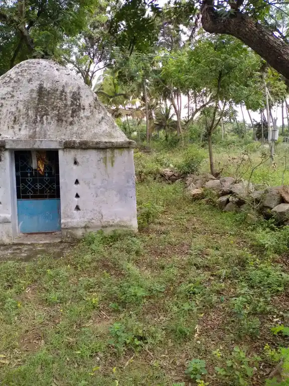 Arulmigu Vettaikarasamy Temple, Zaminuthukuli, Zaminuthukuli - 642004 அருள்மிகு வேட்டைக்காரசாமி திருக்கோயில், ஜமீனுத்துக்குளி, Zaminuthukuli - 642004, Coimbatore - Ancient Temple Architecture and History Image 4