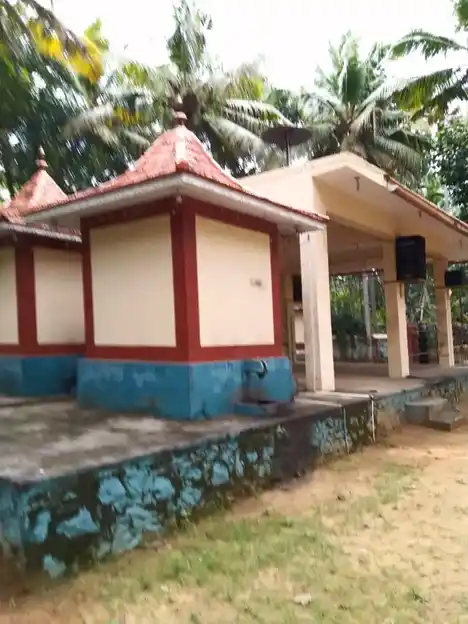 Arulmigu Vettaikkorumagan Temple, Kamukinthottam, Munchirai - 629165 Temple