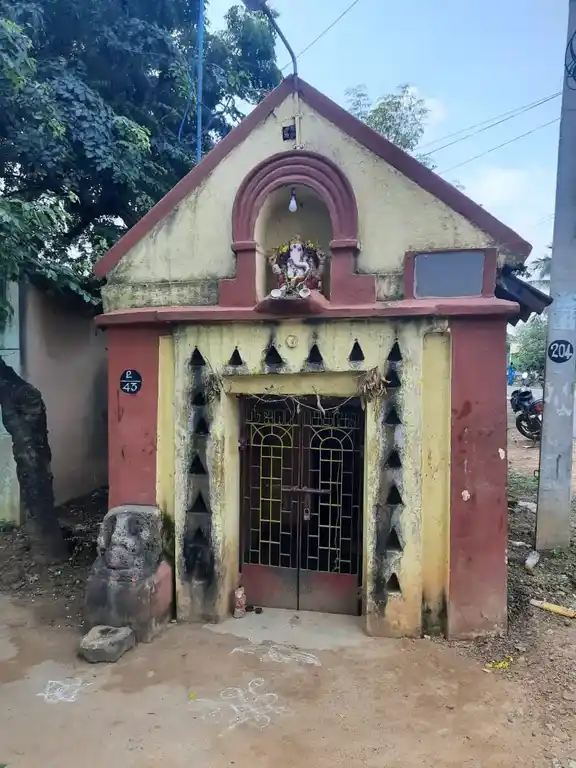 Arulmigu Vigneswarar Temple, Centre Of The Village, Athur - 601204 அருள்மிகு விக்னேஸ்வரர் திருக்கோயில், Centre Of The Village, Athur - 601204, Tiruvallur - Ancient Temple Architecture and History Image 7