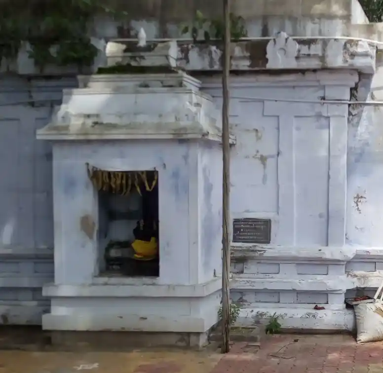 Arulmigu Vikkiramapanteeswarar Temple, Ayyankolankondan, Ayyankolankondan - 626142 அருள்மிகு விக்ரமபாண்டீஸ்வரர் திருக்கோயில், அயன்கொல்லங்கொண்டான், அயன்கொல்லங்கொண்டான் கிராமம் - 626142, Virudhunagar - Ancient Temple Architecture and History Image 7